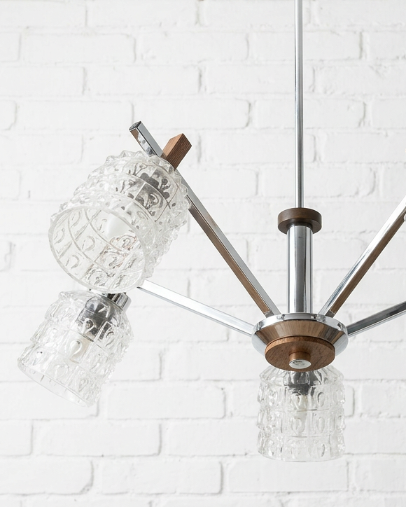 Suspension vintage 5 feux chrome, bois et verres texturés – années 70