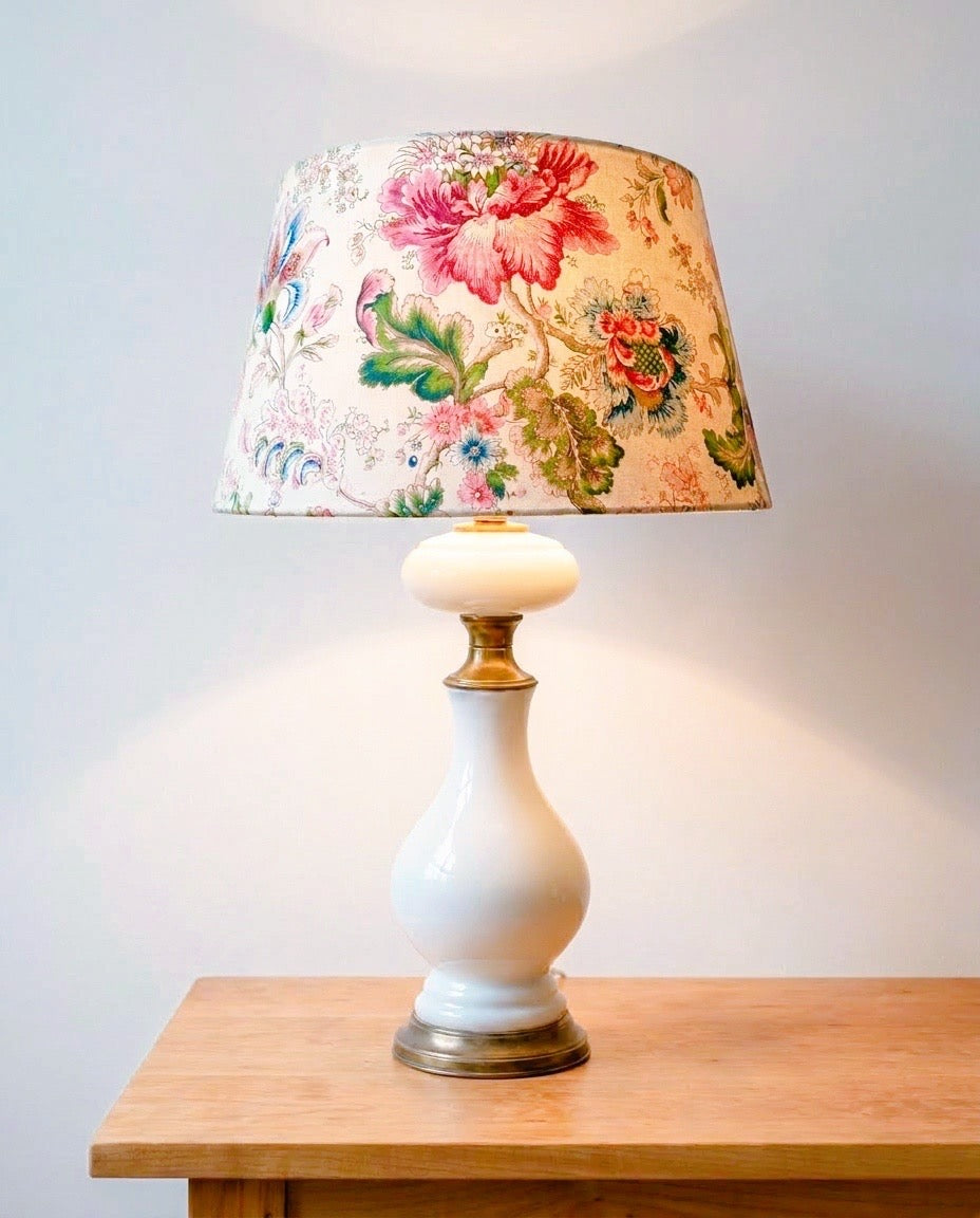 Lampe vintage en opaline blanche – abat-jour Persepolis Handmade