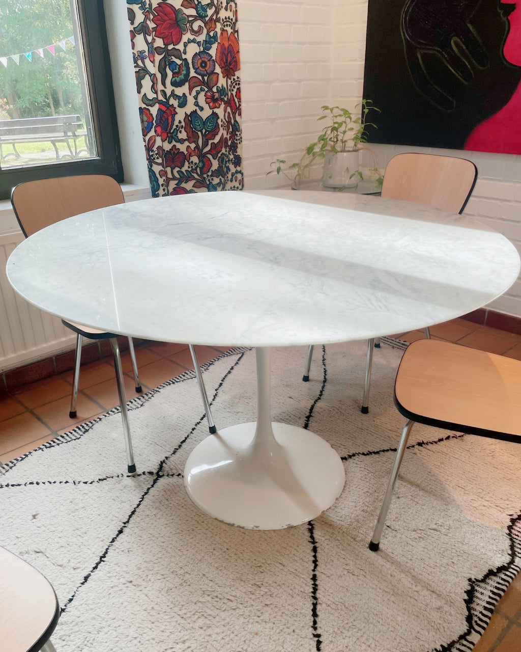 Table à manger ronde en marbre blanc veiné sur pied tulipe, ø120 cm