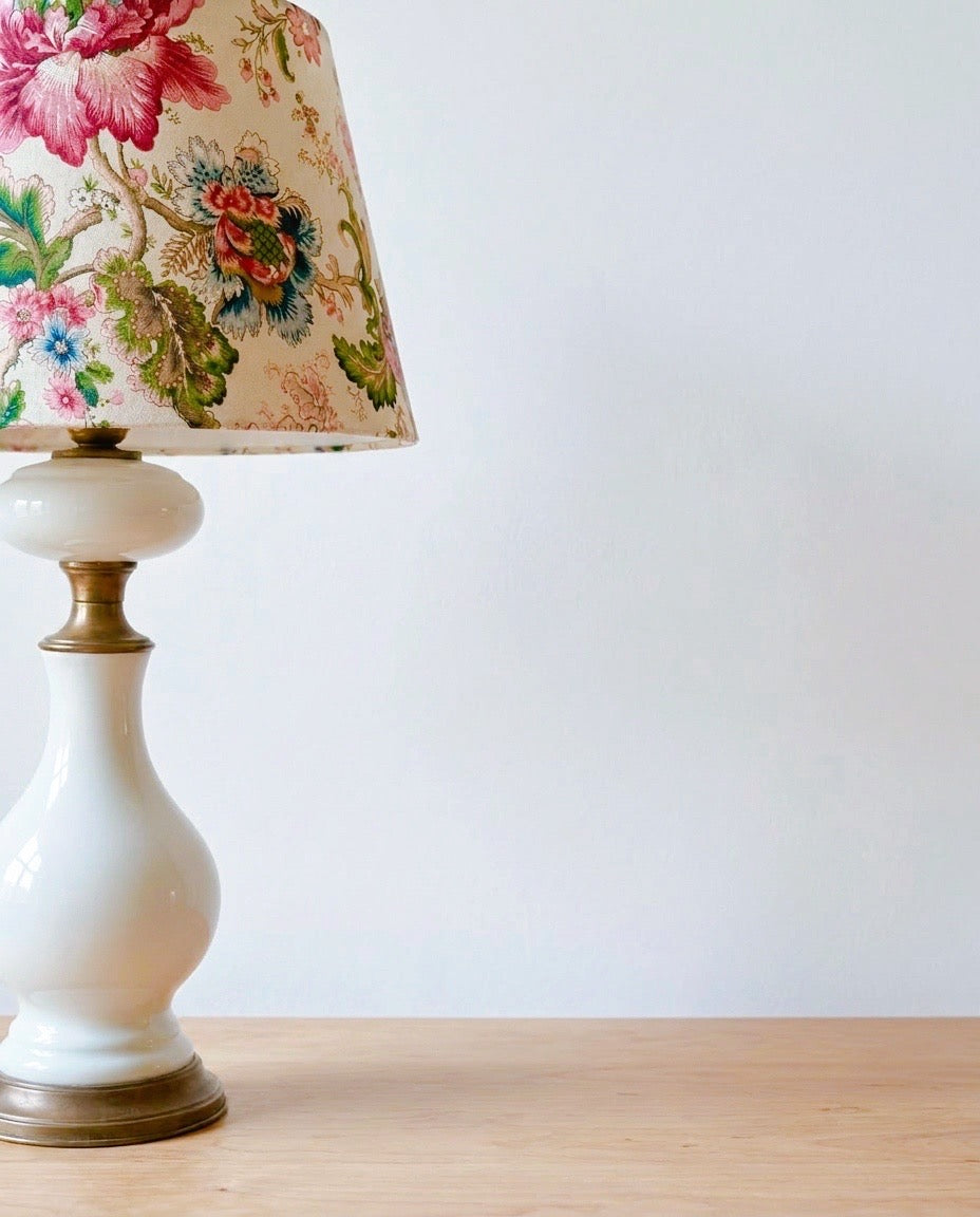 Lampe vintage en opaline blanche – abat-jour Persepolis Handmade