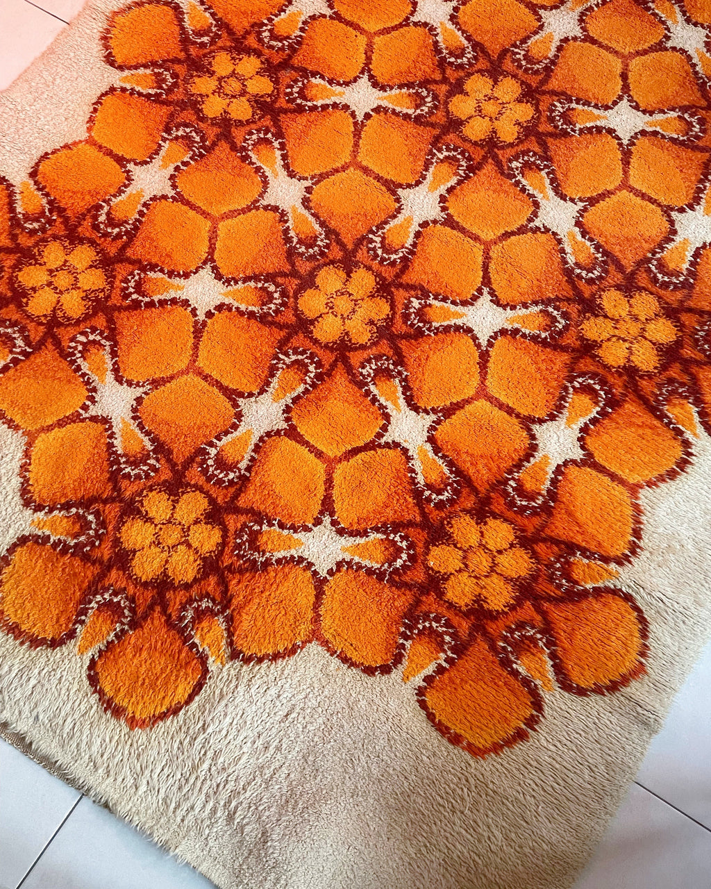 Grand tapis vintage Flower Power – Années 70