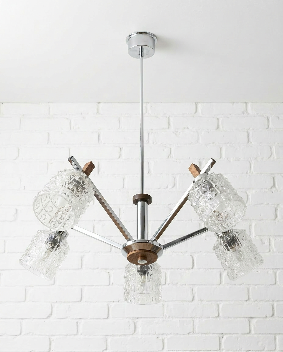 Suspension vintage 5 feux chrome, bois et verres texturés – années 70