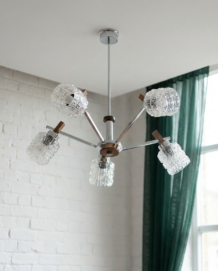 Suspension vintage 5 feux chrome, bois et verres texturés – années 70
