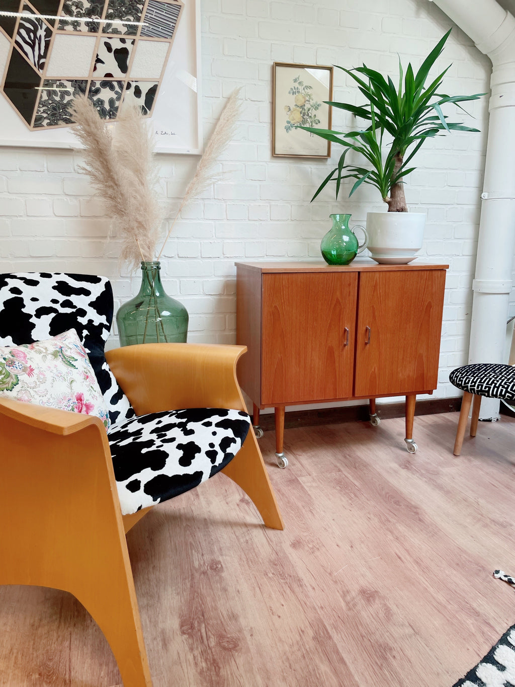 Meuble d’appoint vintage sur roulettes