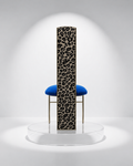 Chaise sculpturale vintage années 70, dossier léopard et assise bleu électrique