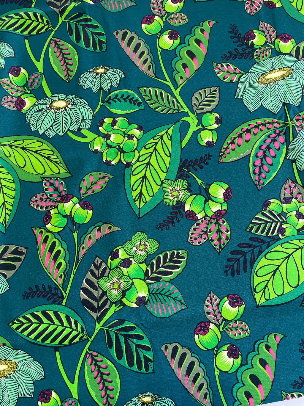 Tissu Thevenon Garden Land - fond vert de chrome