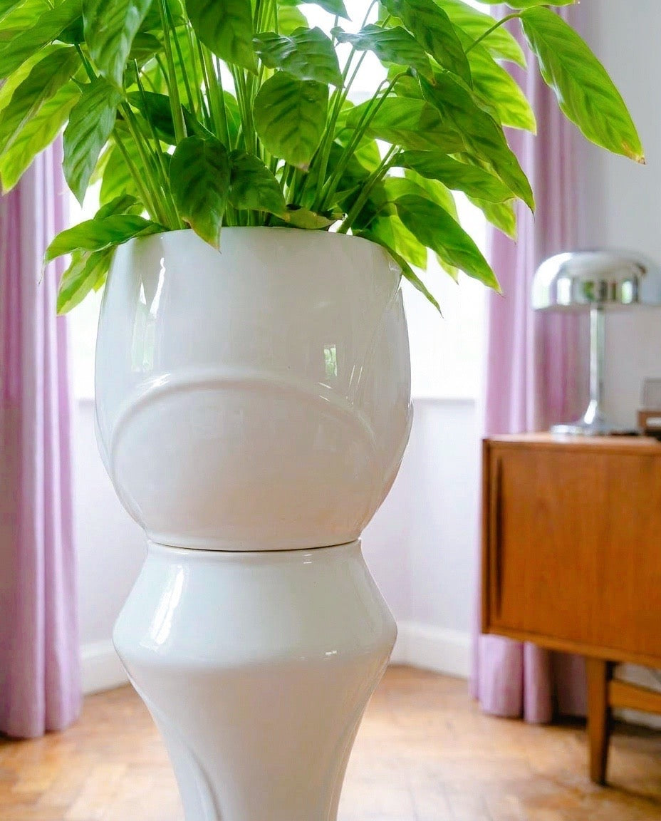 Vase tulipe XXL sur pied – céramique blanche