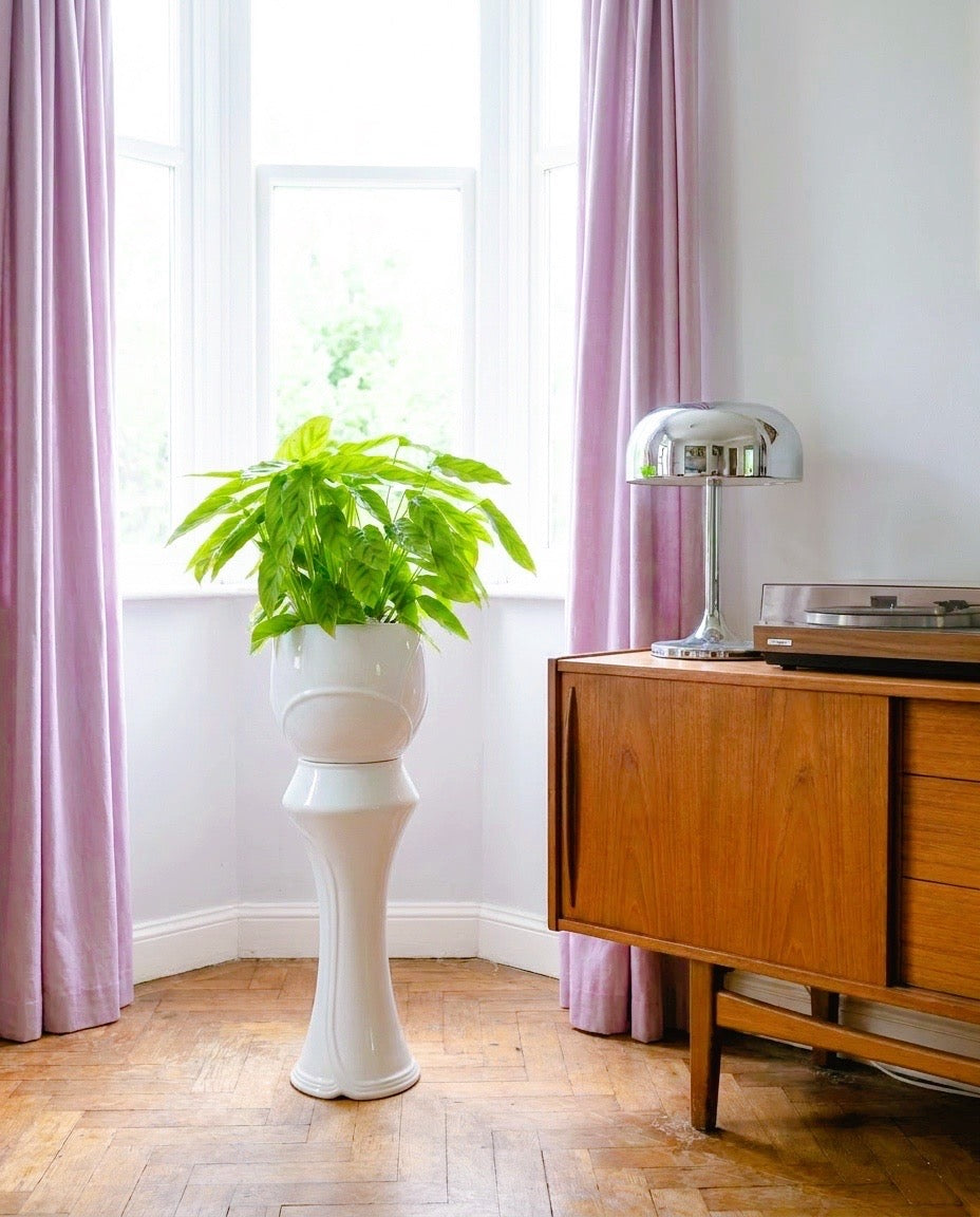 Vase tulipe XXL sur pied – céramique blanche