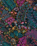 Papier peint Jade noir rose, feuillage dense et fleurs roses sur fond noir, Maison Thevenon