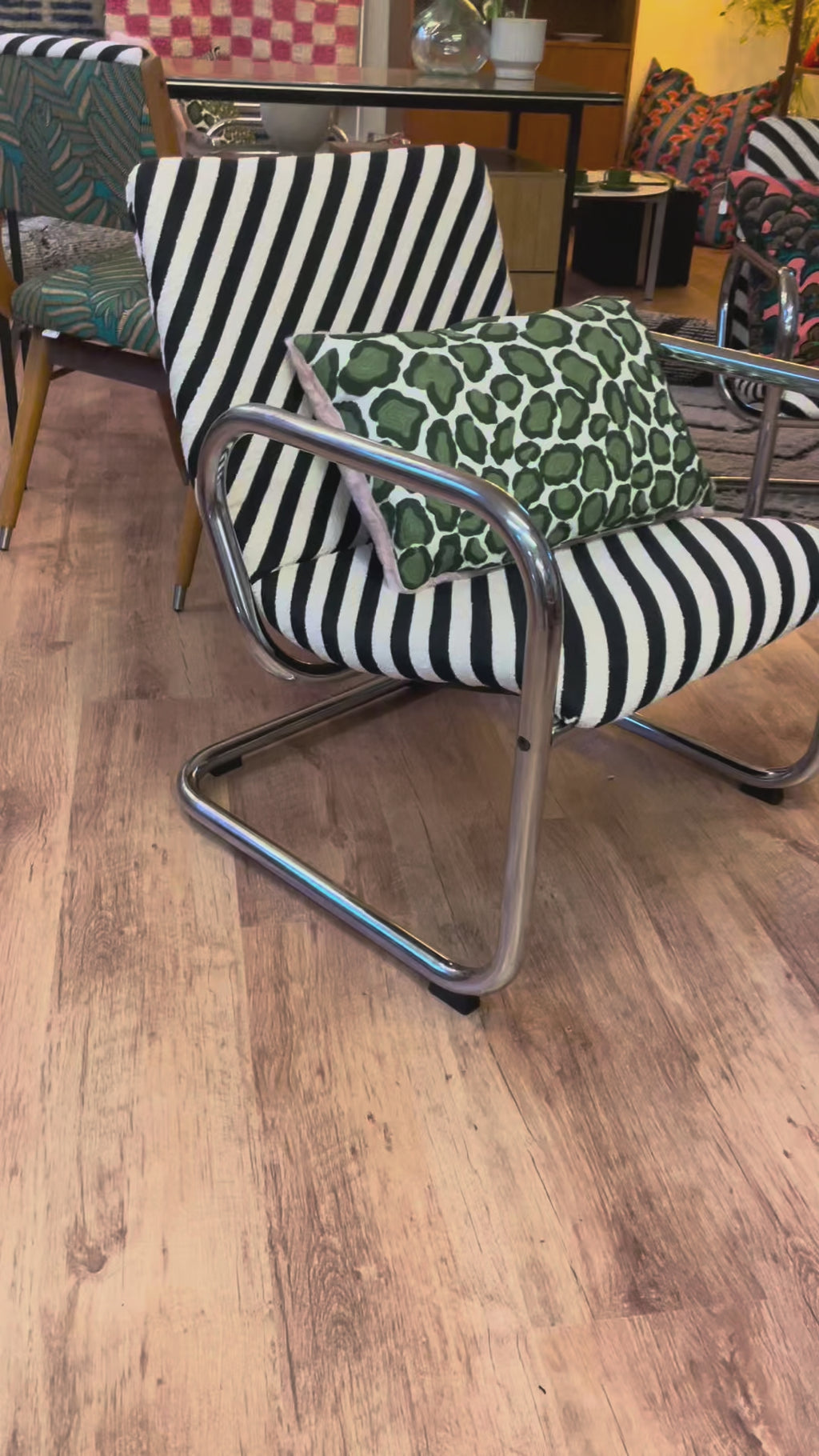 Fauteuil vintage tubulaire chromé, assise graphique Thevenon - 2 disponibles