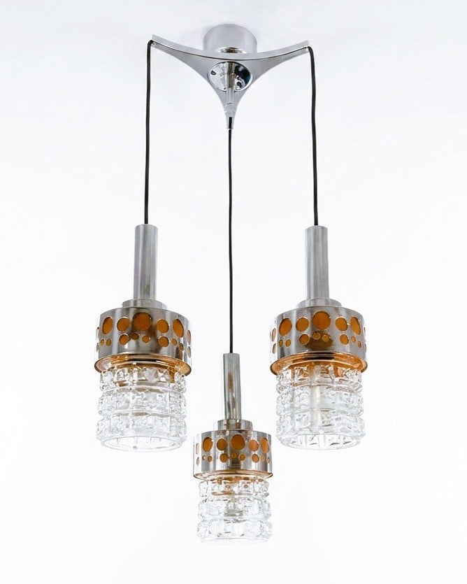 Suspension Space Age 3 feux en verre, opaline et métal chromé – années 70